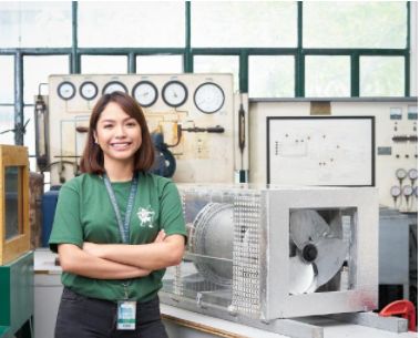 Maria Yzabell Angel Palma with her invention Air Disc